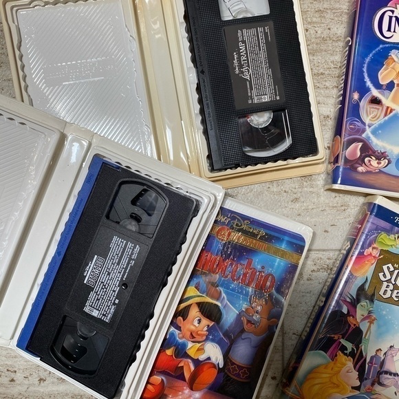 Set of 5 Disney VHS tapes.Pinocchio new in package - Picture 10 of 15
